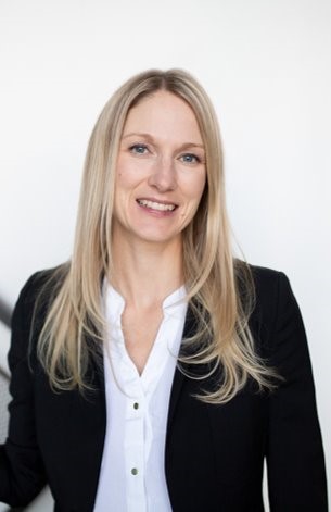 headshot of Lindsay  Burnett 